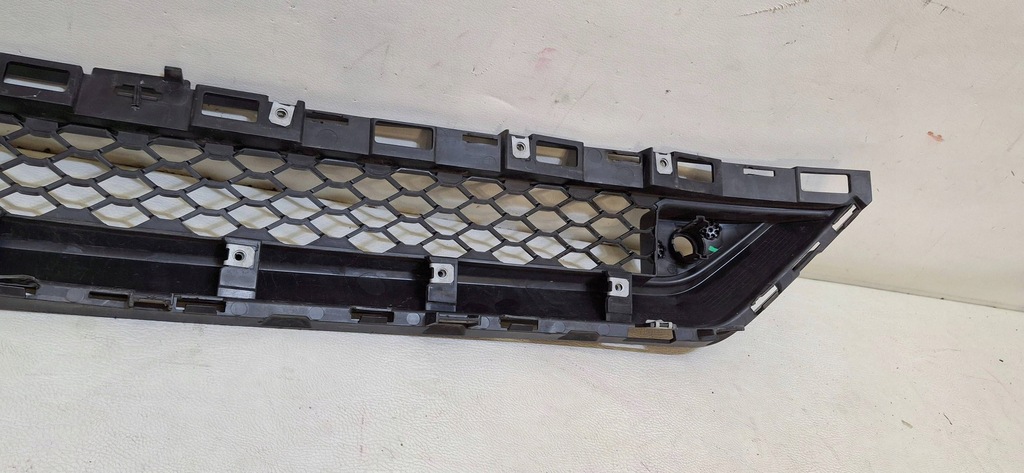 фото №6, Решётка средняя бампера перед maserati grecale 22-25 670170802 заменитель n
