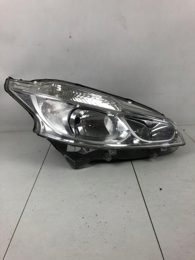 фото №1, Лампа правая передняя peugeot 208 9802221680