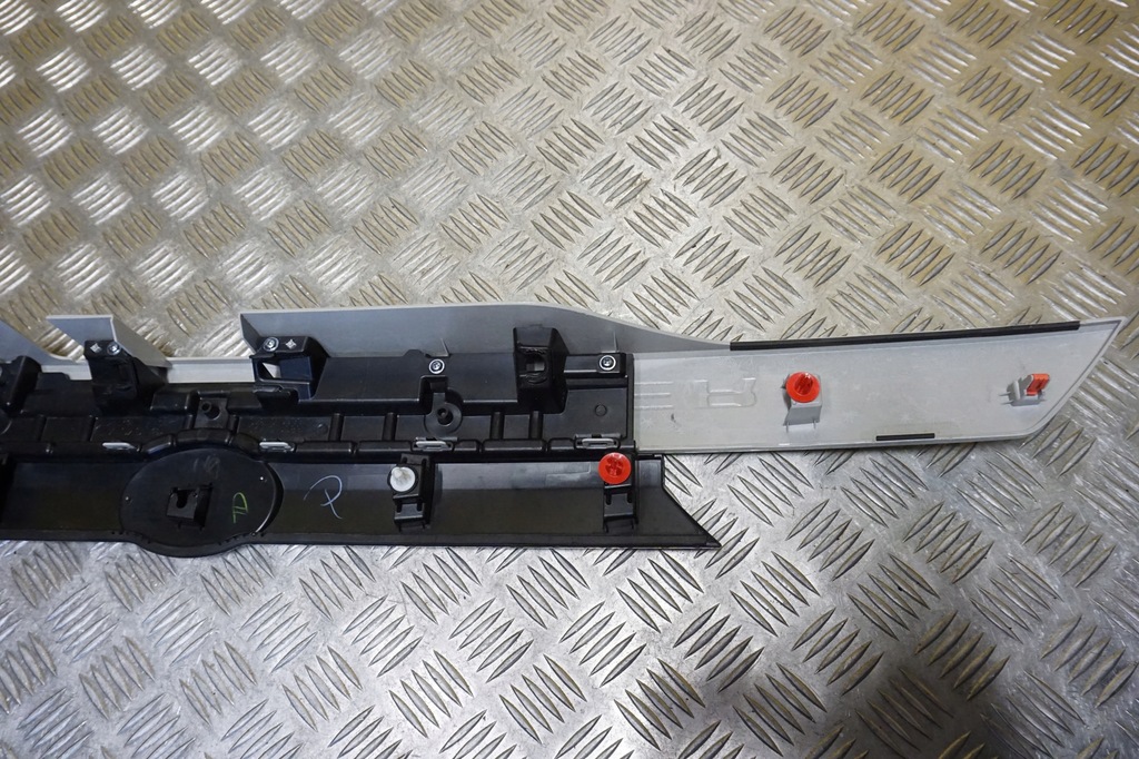 фото №8, Toyota grand highlander 2024 молдинг задняя накладка крышки багажника задняя logo