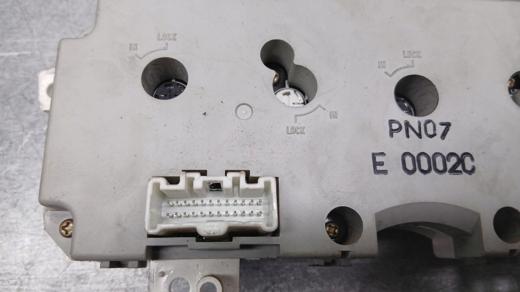 Панель кондиционера mazda 6 gg 02r 1.8b седан Недорого