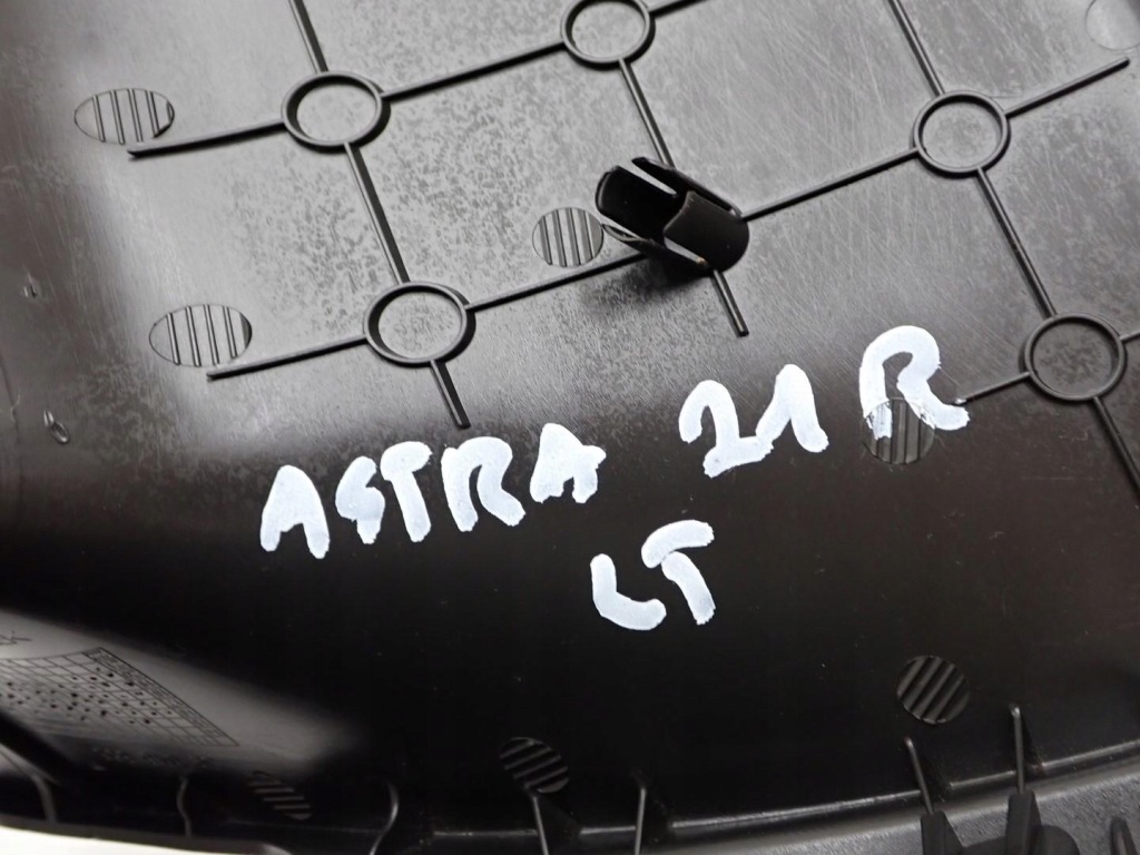 Пластик захист стійка ліва 39046856 322225228 opel astra k v 18r Зі Шроту