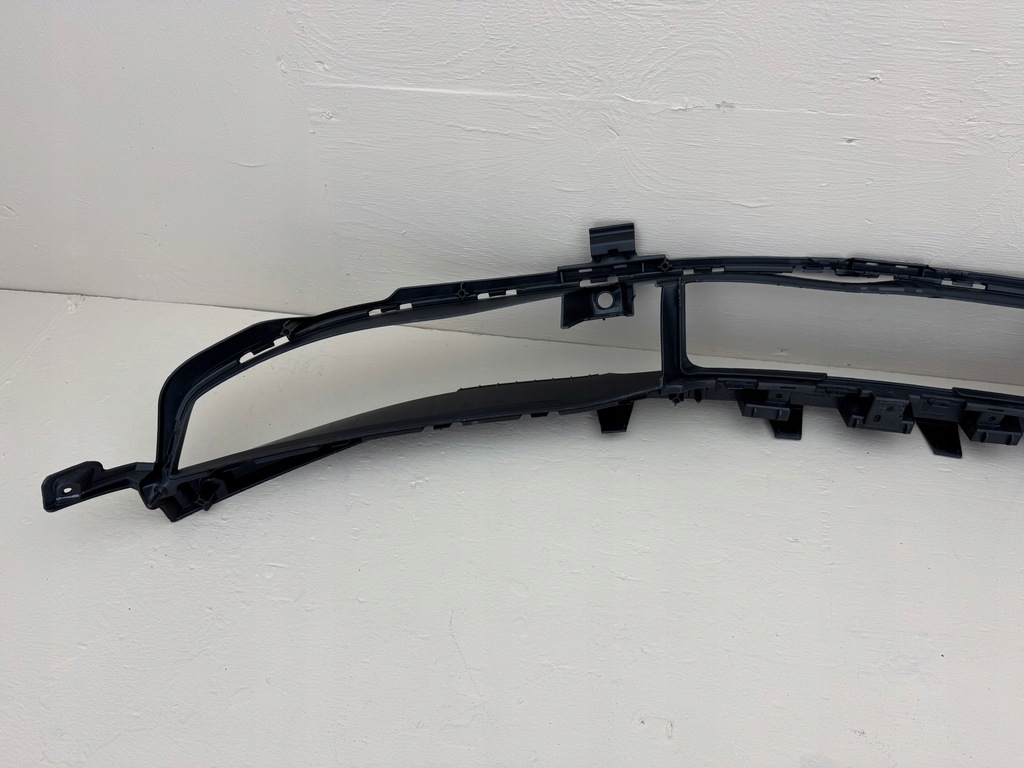 фото №13, Porsche taycan 19r- решётка решётка радиатора средняя бампера перед 9j1807683