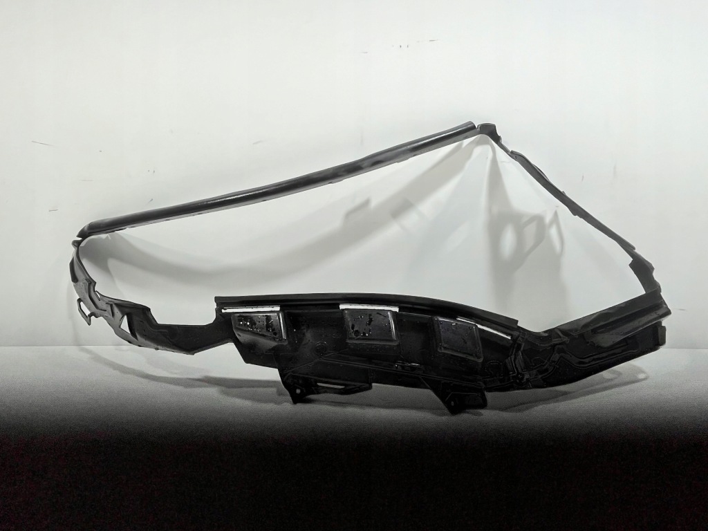 фото №1, Рамка прокладка лампы правый перед mercedes eqc 19- oryg nowa !