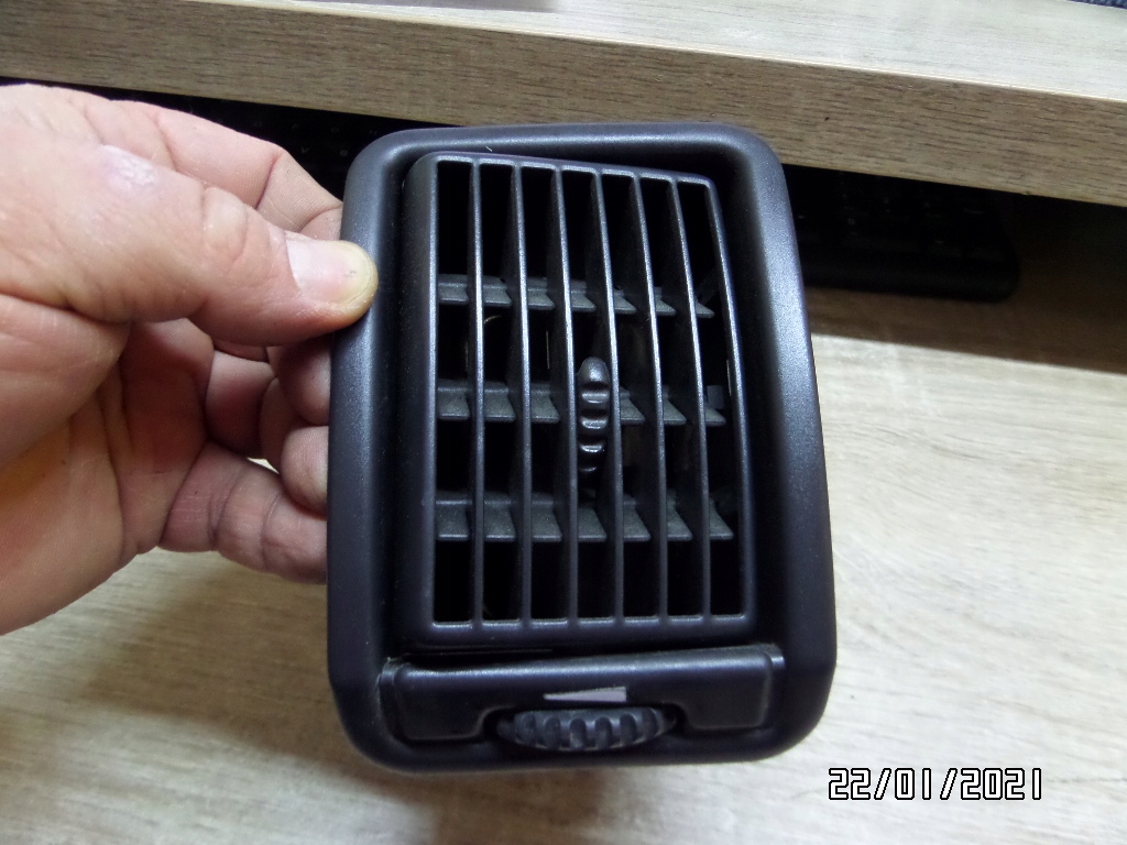 фото №1, Решітка обдув ліва volvo 440 460 60610