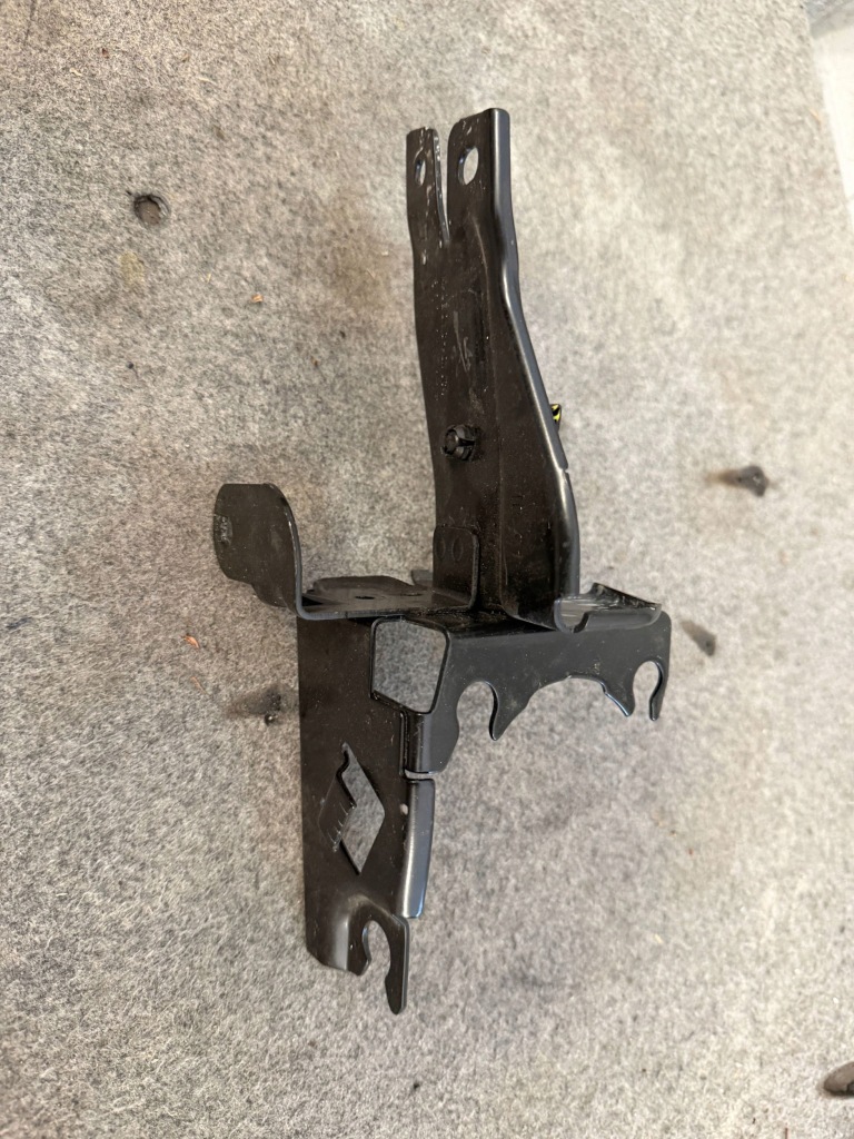 Купити Кронштейн насоса abs skoda fabia mk3 nj 6c0614235c polo rapid