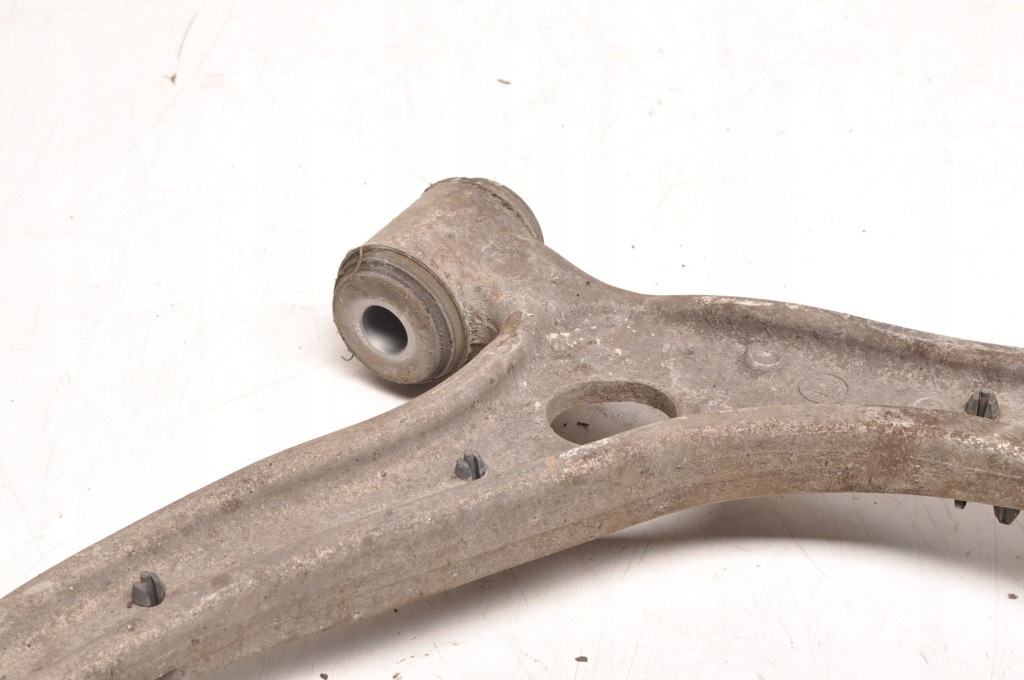 Mercedes w176 важіль лівий перед Зі Шроту