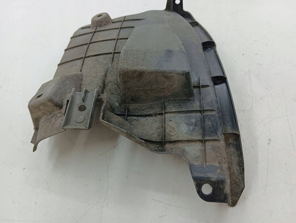 фото №5, Toyota avensis t270 2015 левая сторона брызговики задние