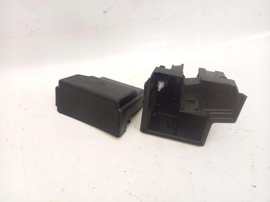 фото №8, Коробка корпус предохранителей renault clio v lift