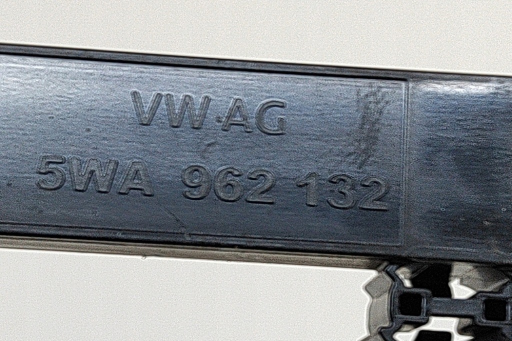 фото №6, Audi q4 suv f4b e-tron антена безключового доступу 5wa962132 2021 257494