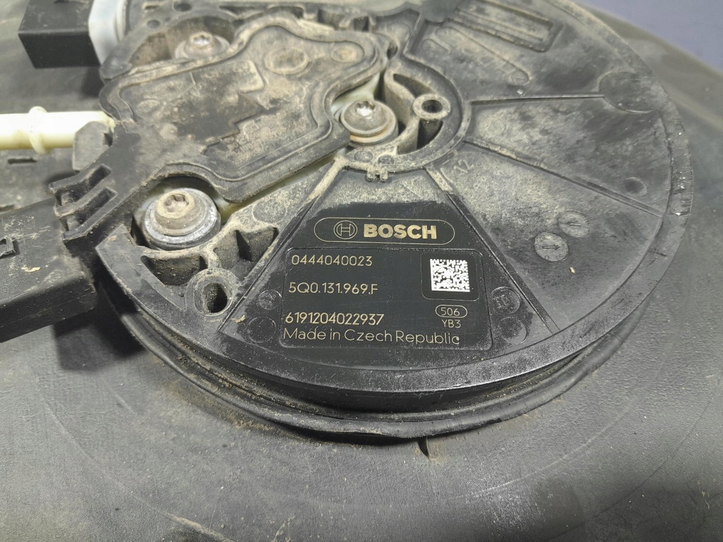 Skoda superb 3 рестайлинг  2.0 tdi 190 km бак adblue 3q0131877d с Разборки