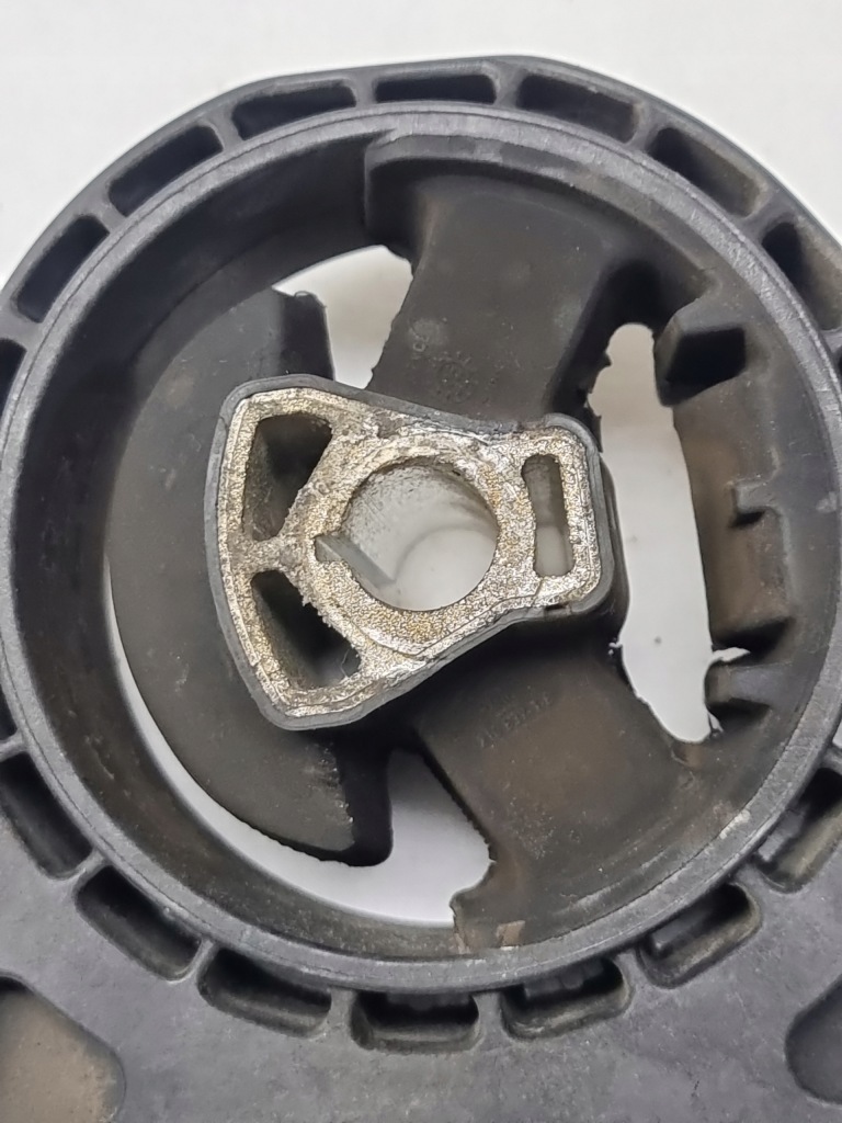 фото №3, Opel insignia a lift подушка кронштейн