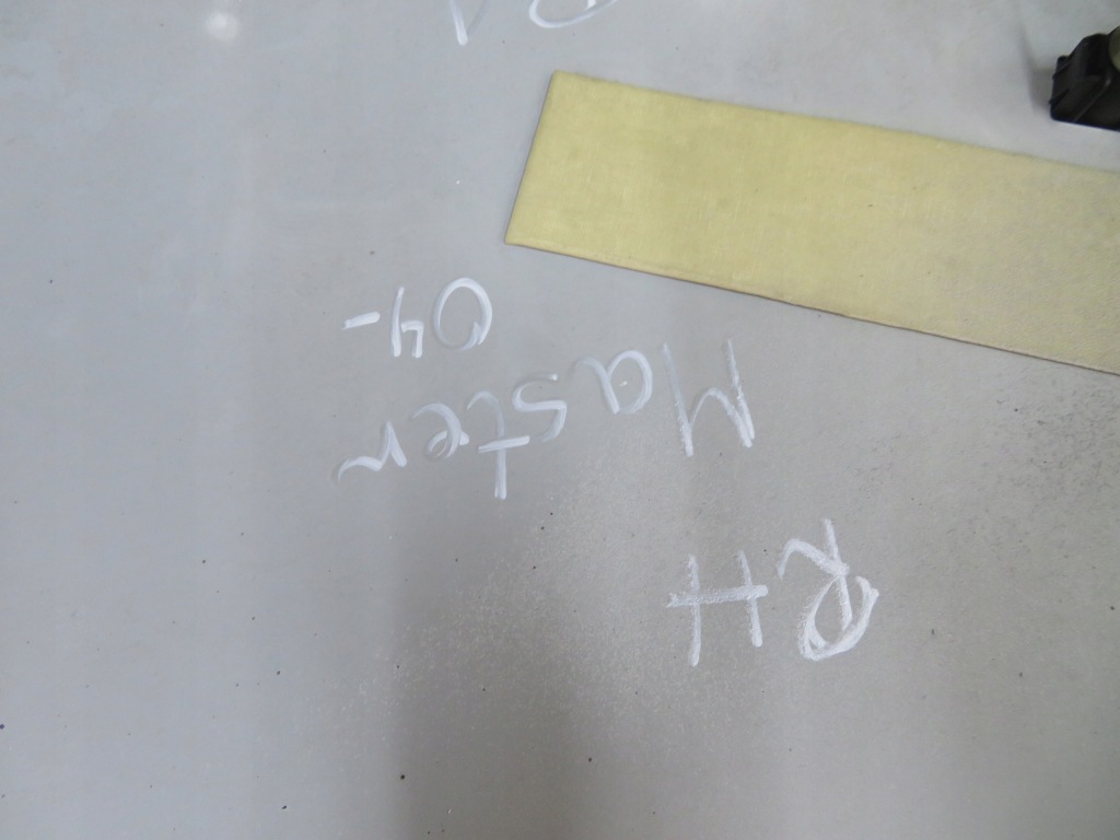 Крило перед правий renault master 1 98- Оригінал