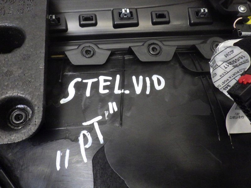 фото №2, Обивка дверь правый задняя alfa romeo stelvio