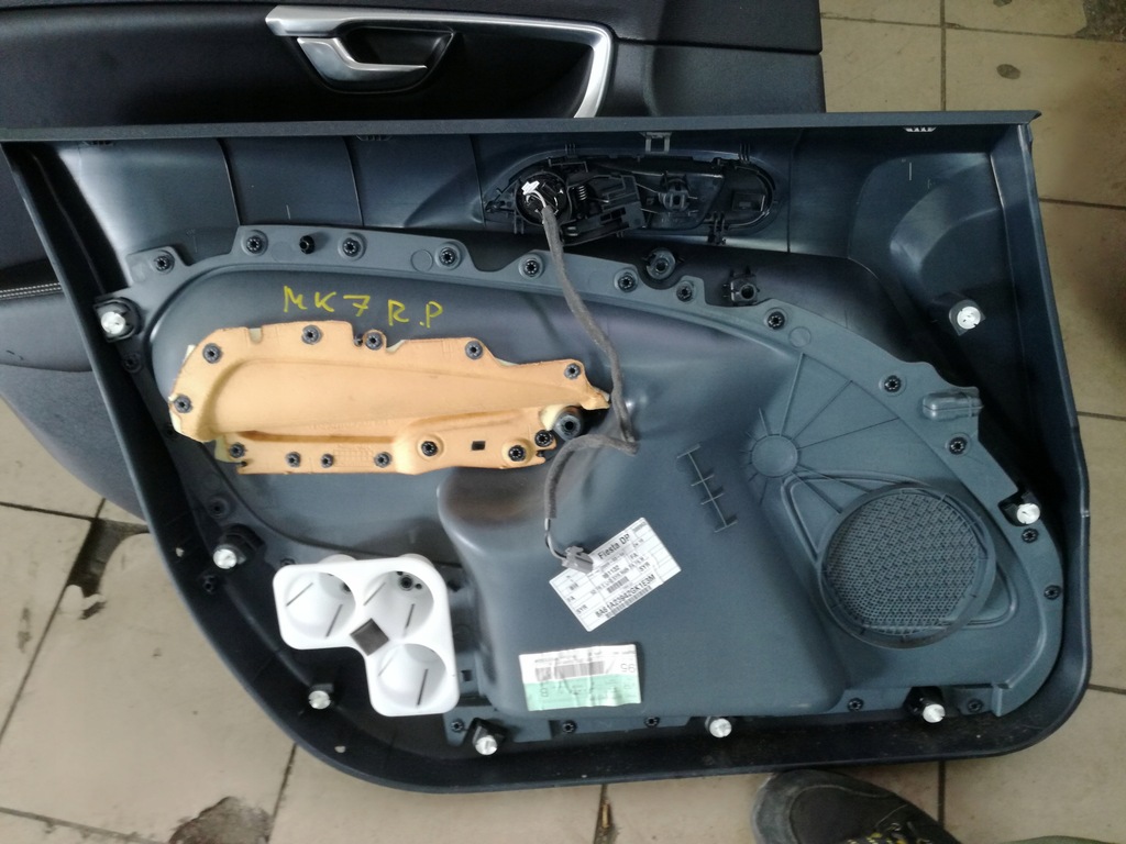 фото №8, Ford fiesta mk7 обшивки оббивка двері комплект