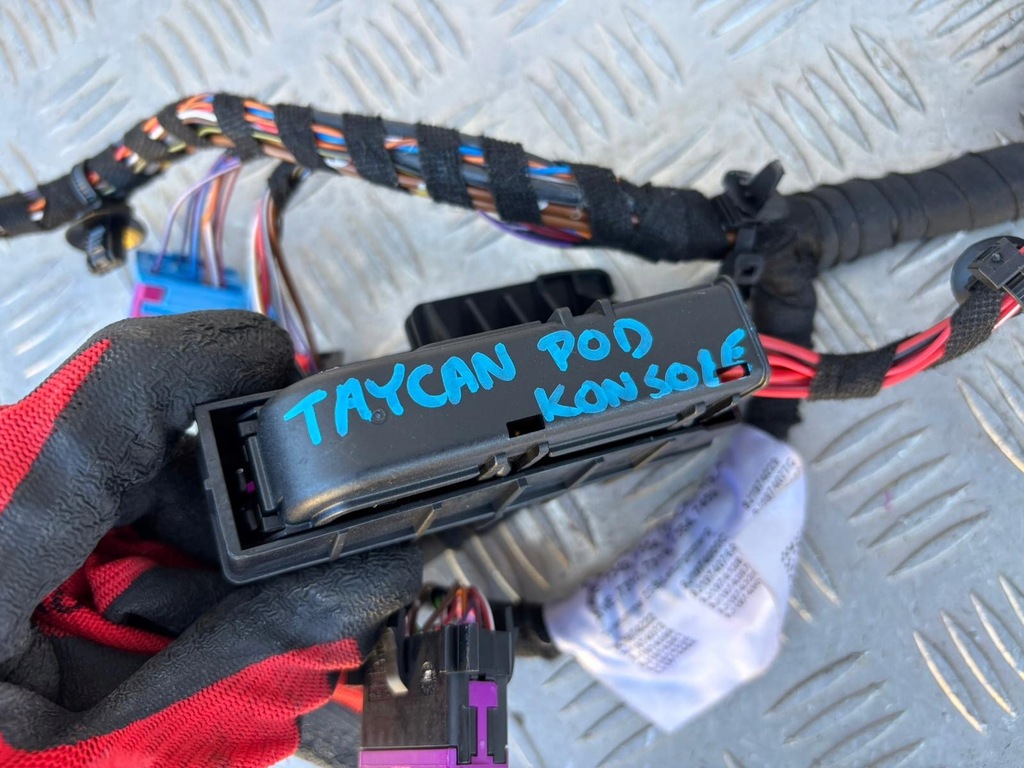 фото №6, Porsche taycan 4s электропроводка pod консоль 9j0974222