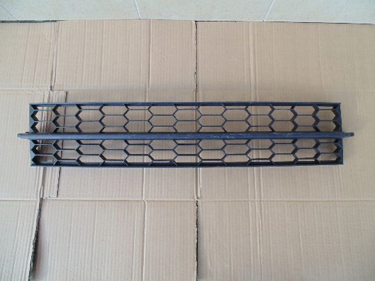 фото №1, Решётка средняя бампер octavia iii 5e0 5e0853677