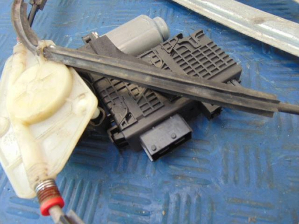 фото №7, Citroen c4 picasso grand i подъемник электрический перед левый 5d 9682495680