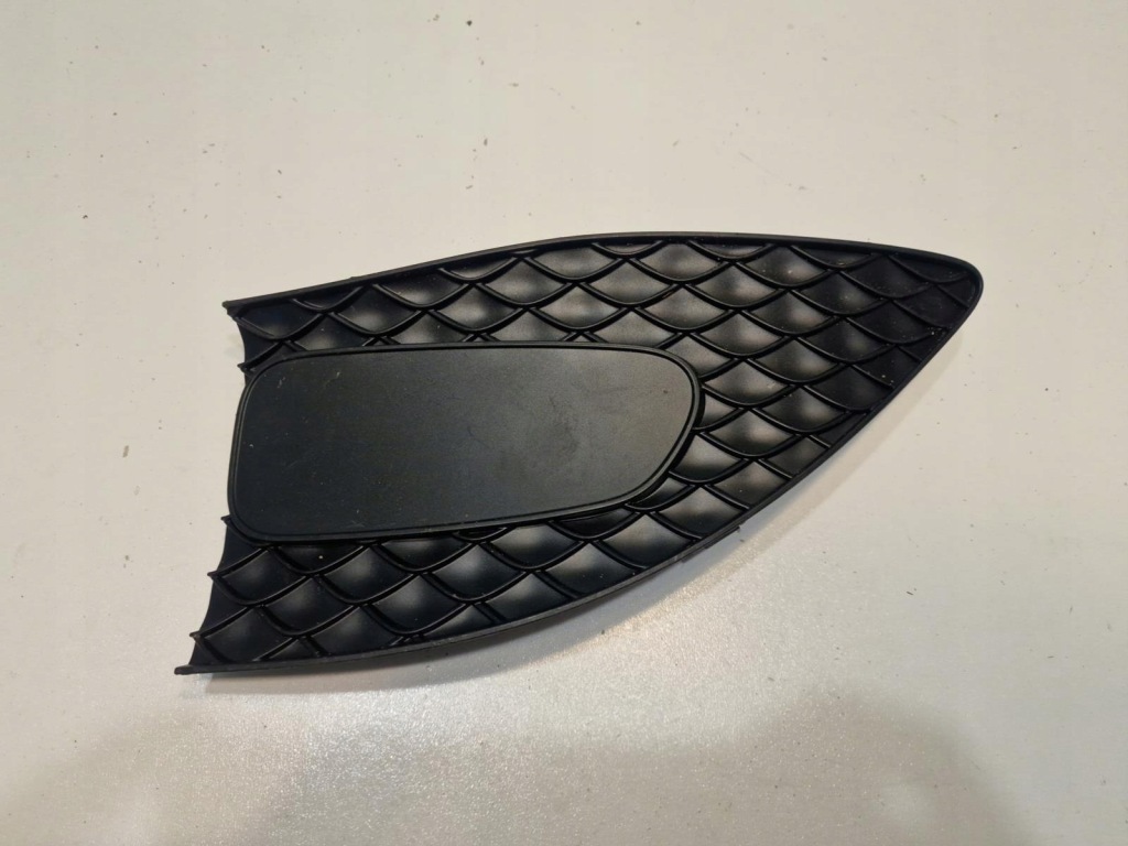 фото №1, Mercedes b-klasa w247 18-23 решітка бампера права перед