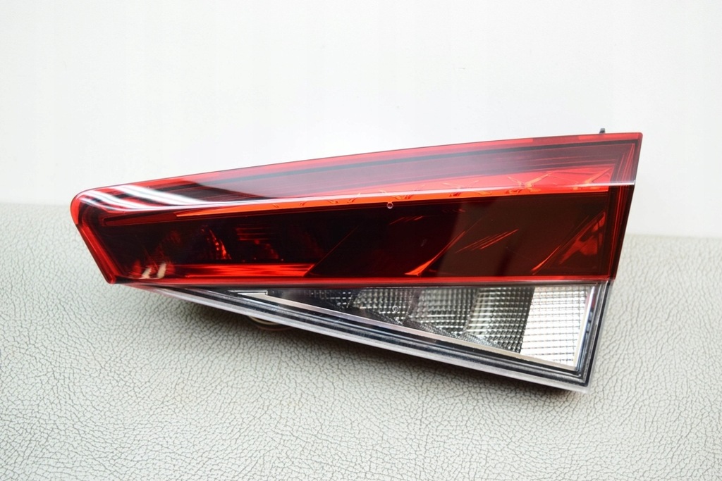 фото №9, Правая лампа крышки багажника skoda fabia iv pj6 6ve945094 1.0l бензиновый