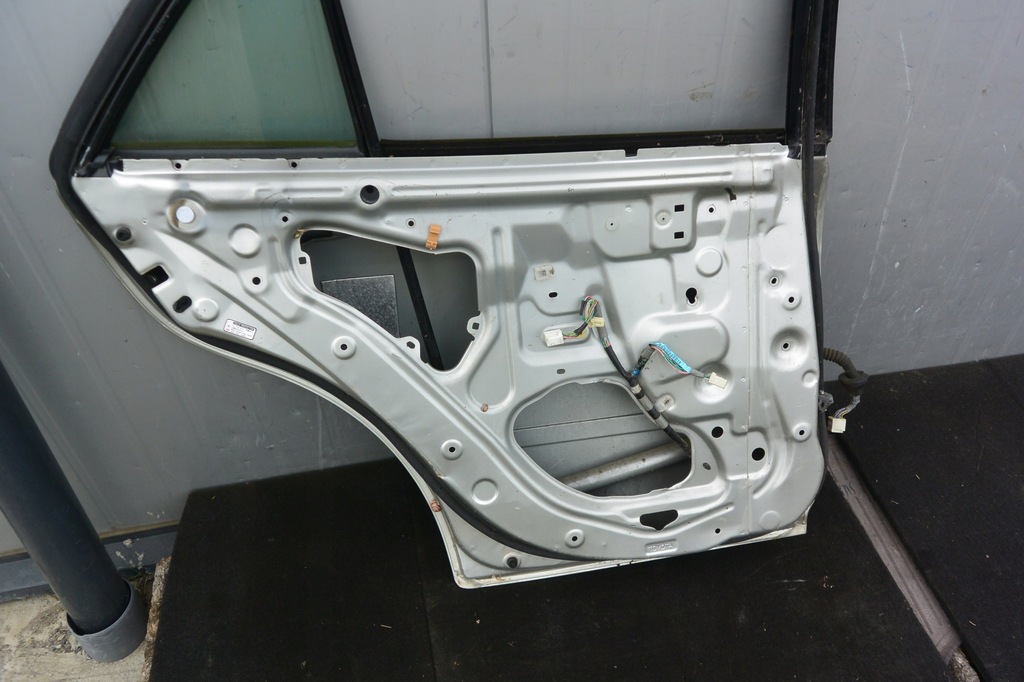 фото №11, Lexus is200 is 200 двері лівий задня