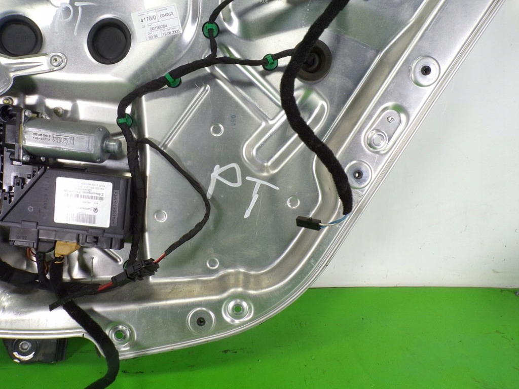 Volkswagen phaeton подъемник стекло правый задний  задний 3d4839756 в Украине