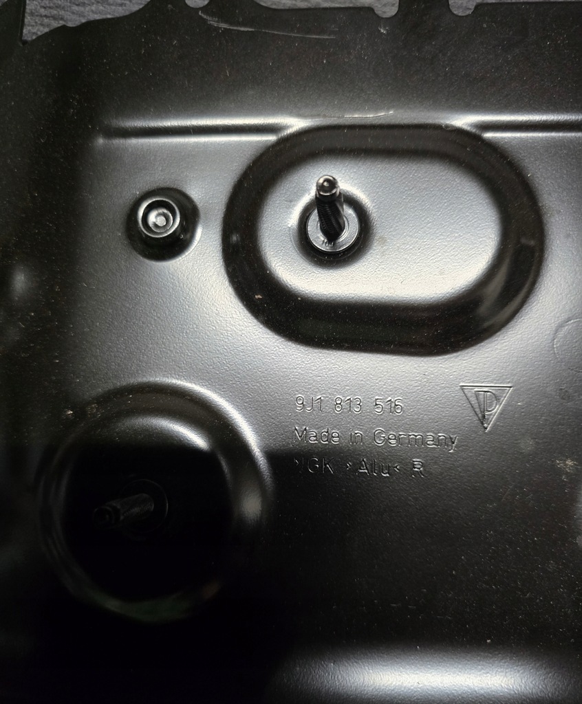 фото №5, Уголок подкрылок заднего правый левый porsche taycan