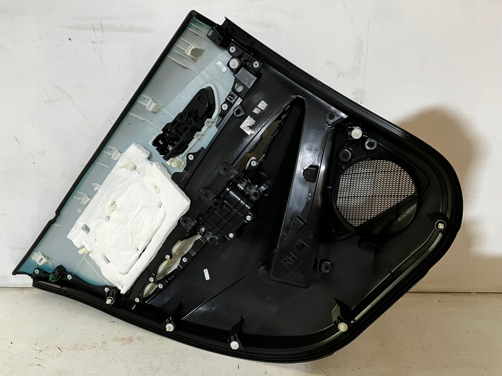 фото №8, Corolla e21 kombi обшивка обивка дверь правый задняя