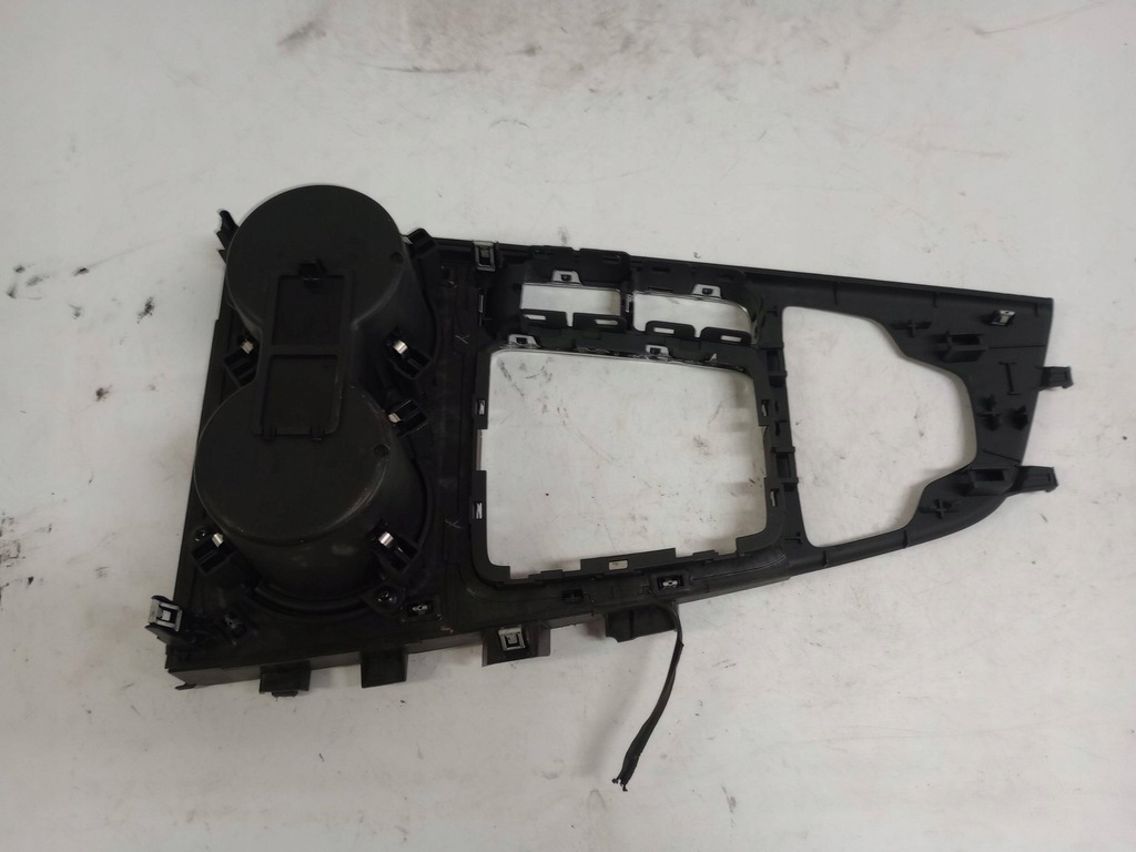 фото №9, Audi a4 s4 b9 8w панель средний рамка кронштейн na кружка 8w0862533 europa