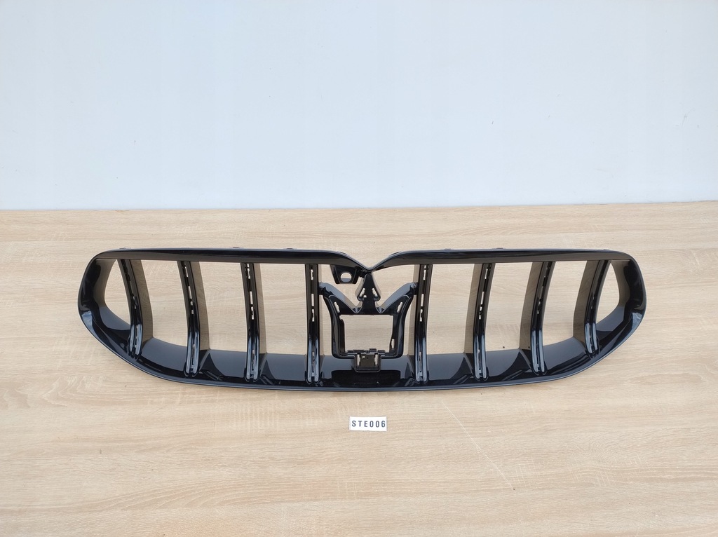 фото №1, Maserati grecale v6 nowa оригінальна решітка радіатора решітка радіатора pod камера ste006
