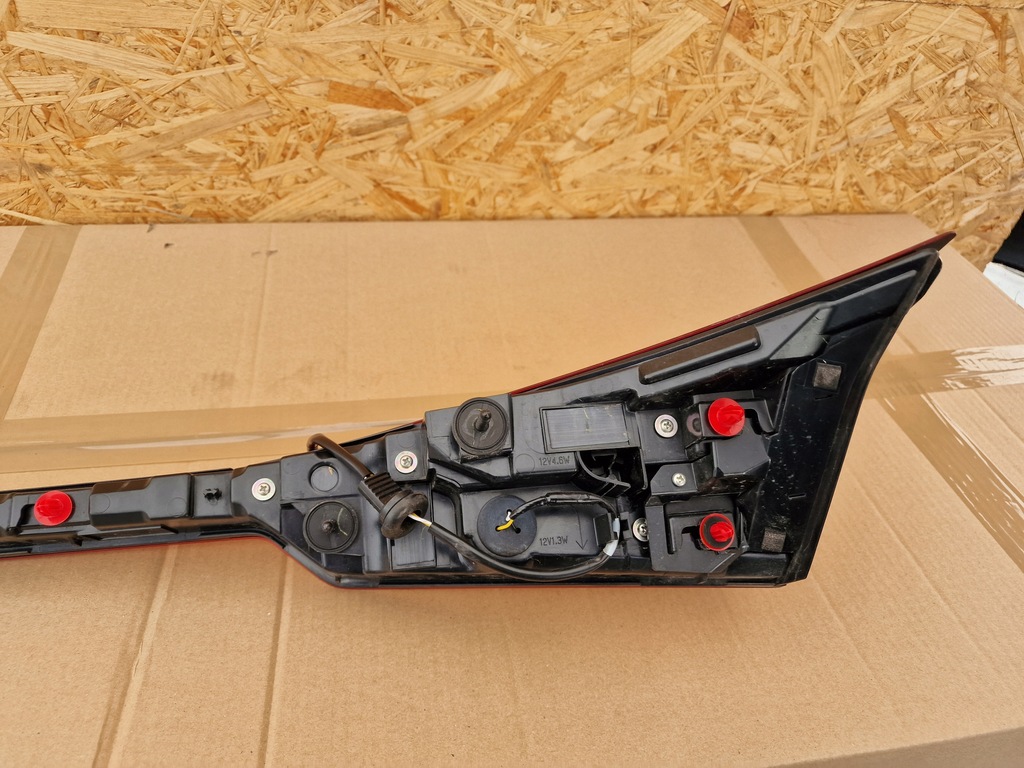 фото №5, Lexus ux накладка лампа задняя