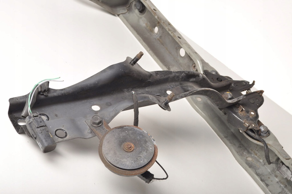 фото №5, Nissan leaf i ze0 pas передний усилитель