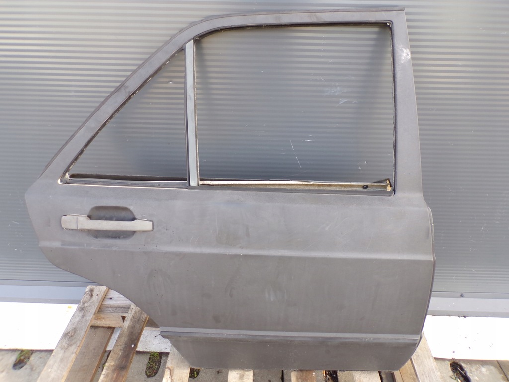 фото №1, Двері праве задні mercedes w201