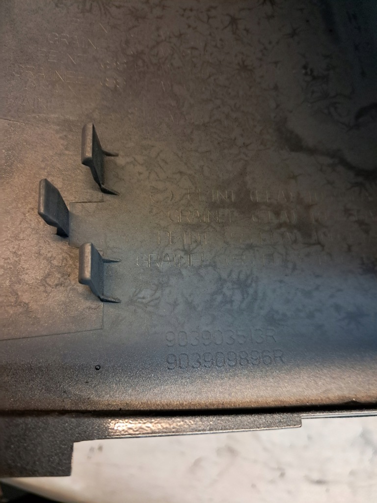 Накладка уголок лампы правый задний  renault trafic 3 903903513r 23r tekna Недорого