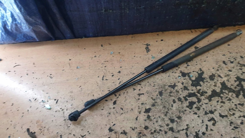 фото №1, Hyundai coupe ii амортизатори кришки задня комплект