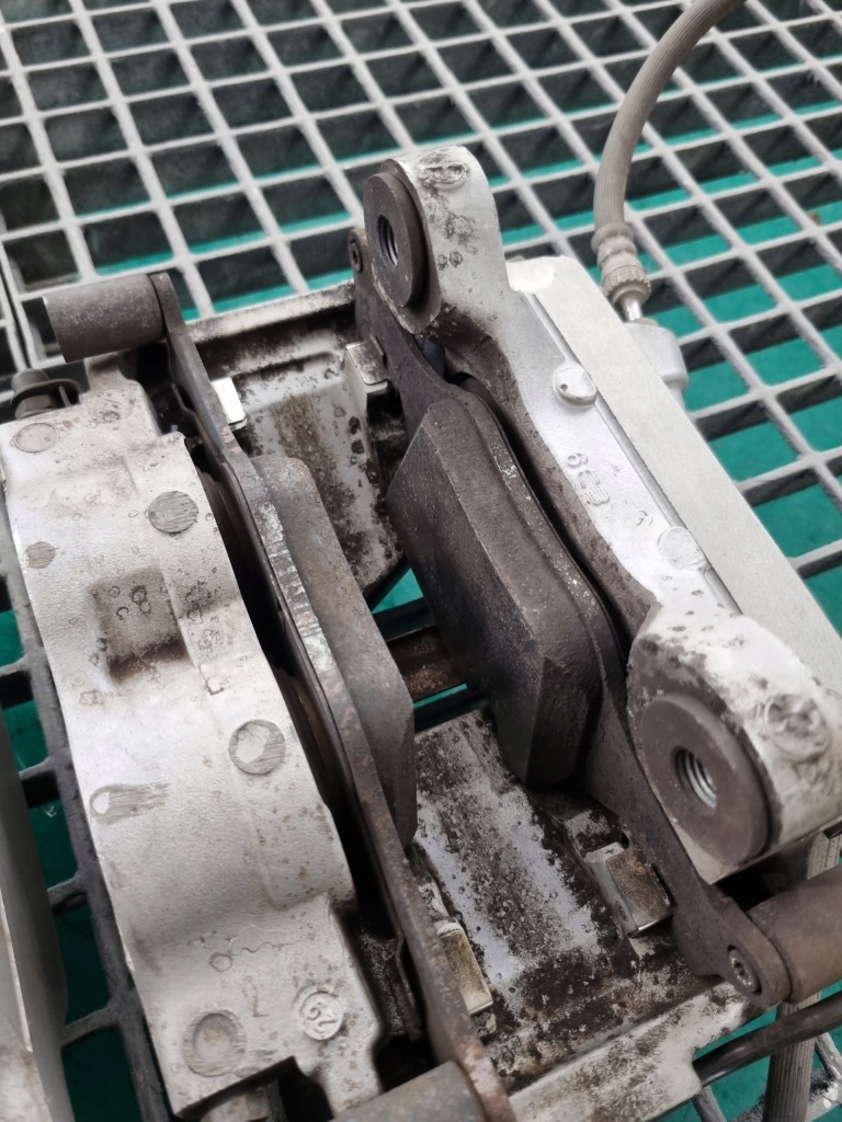 Bmw 3 g20 g21 передний суппорт перед левая или правая  6885839 6885840 42/30/348 с Разборки