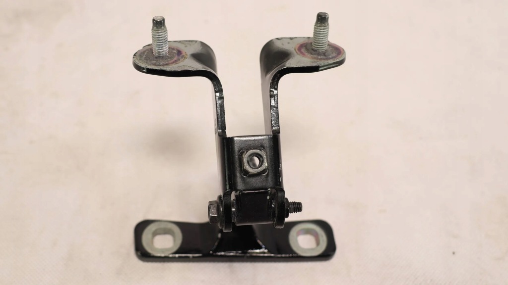 Купити Петля кришки задній багажника лівий tesla model y