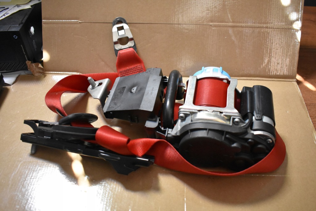 фото №1, Idealny pas натяжитель передний правый mercedes gle w167 1