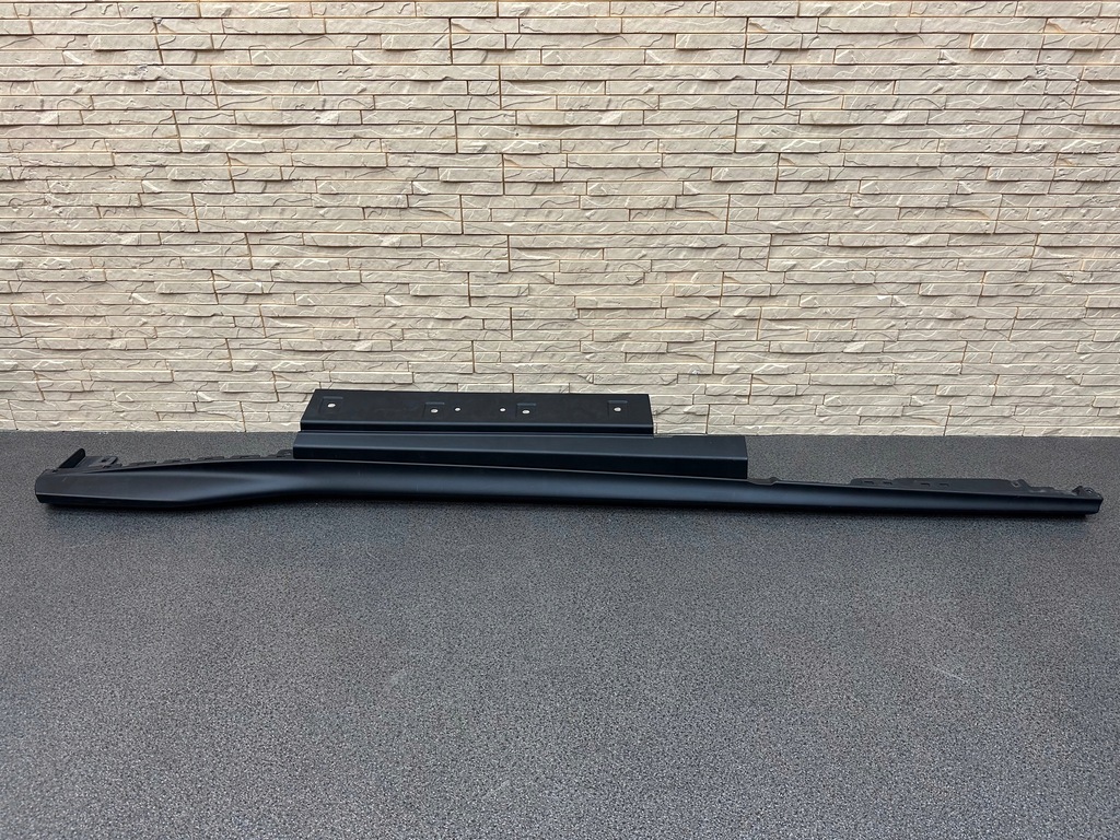 фото №1, Ferrari 812 поріг молдинг поріг права поріг сторона skirt правий 88068610