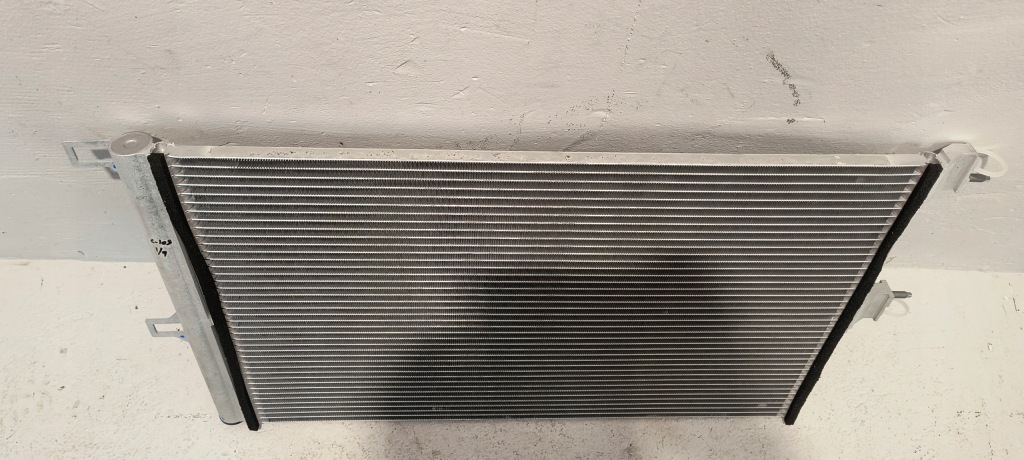Радіатор кондиціонера tesla model 3 17- Недорого
