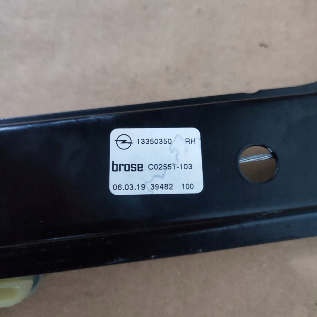 Подъемник стекло правый перед opel adam с Разборки