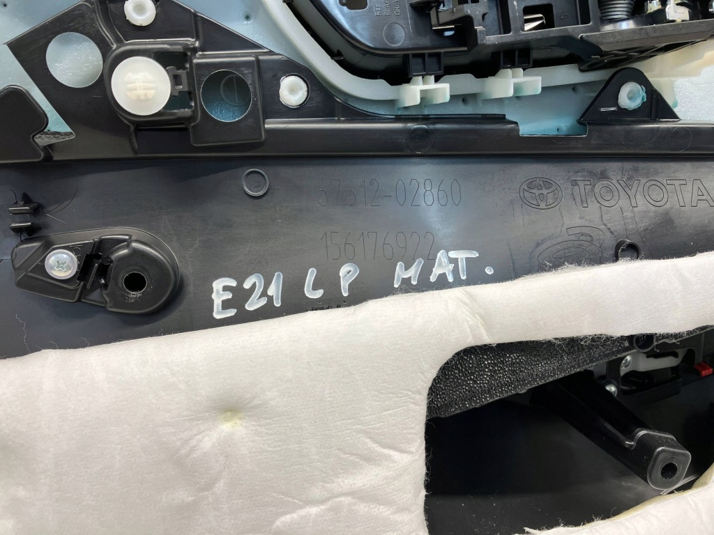 фото №13, Corolla e21 обшивка оббивка двері prednich лівий перед тканинний