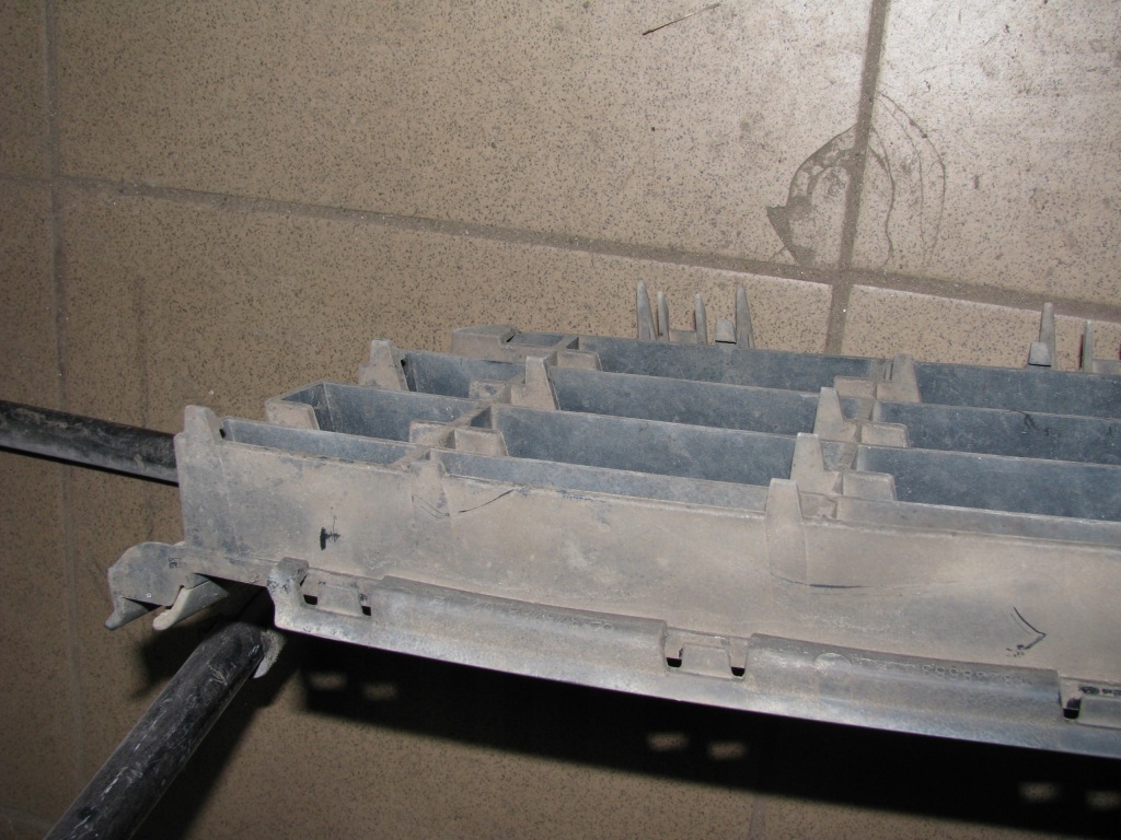 Opel astra h решітка  решітка середня бампера перед рестайлінг Недорого