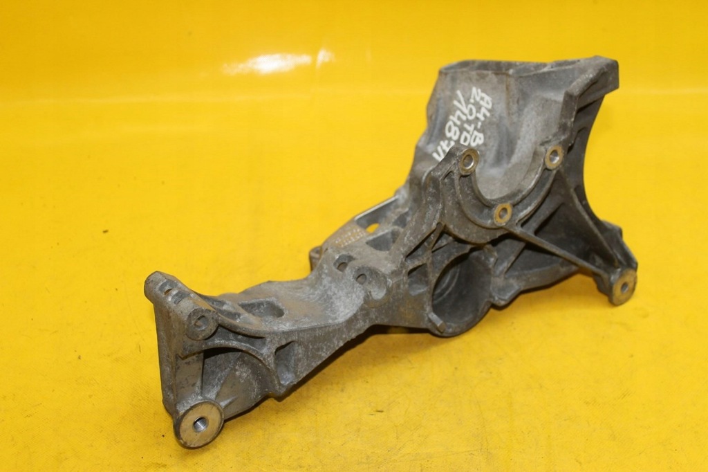 Купити Кронштейн генератора 2.0 tdi audi a4 b7 a6 c6 03g903143d
