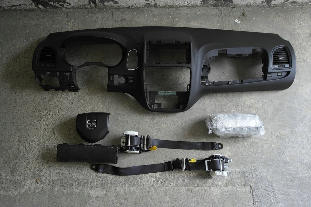 фото №1, Dodge grand caravan подушка безопасности ремни pas приборная панель консоль приборная панель pulpit полка