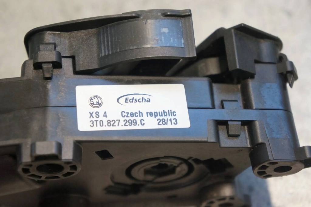 фото №5, Замок кришки багажника лівий skoda superb ii sedan 3t 3t0827299c