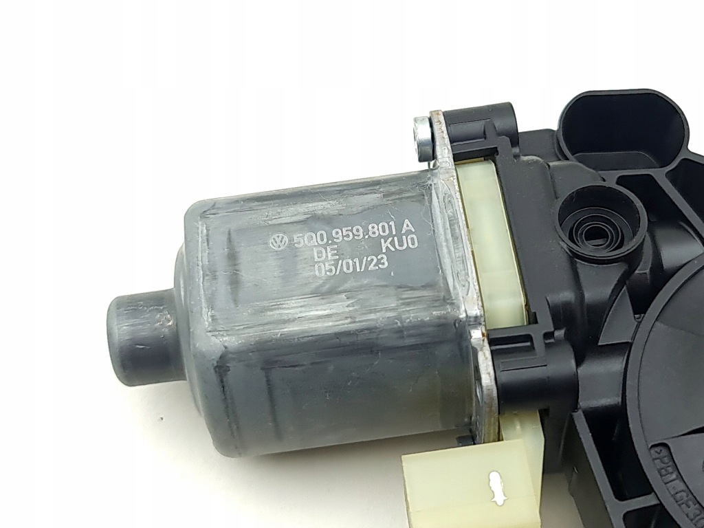 Volkswagen golf viii моторчик стекло дверь передних 2023 5q0959801a Киев