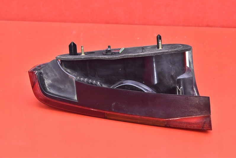 фото №6, Лампа правая задняя задняя 8200211020 dacia logan 1 i sedan 04-08