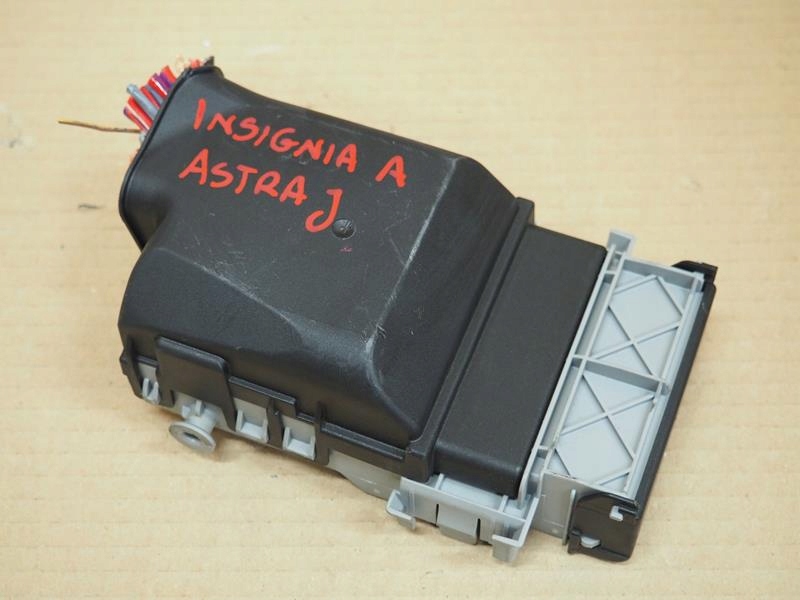 фото №1, Коробка предохранителей opel astra j 13343769rr