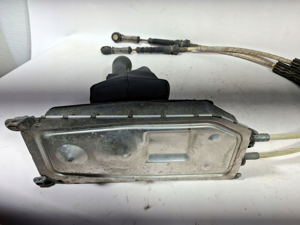 фото №8, Volkswagen polo 2004 домкрат переключения передач / верхний