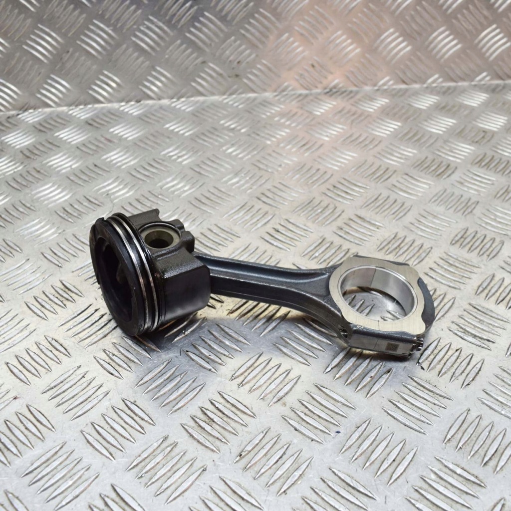 фото №1, Mercedes-benz c w205 2018 поршень